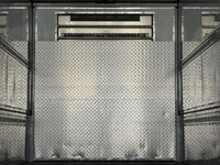 UDトラックスクオン冷蔵冷凍ウイング大型（10t）[写真13]