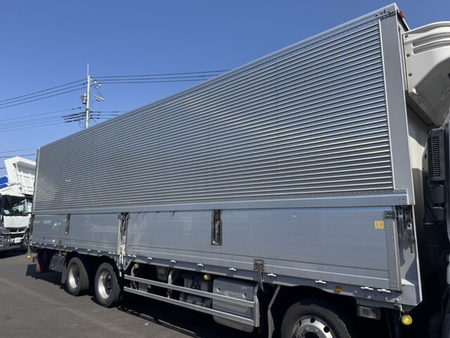 UDトラックスクオン冷蔵冷凍ウイング大型（10t）[写真13]