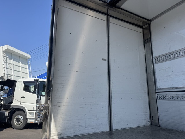 UDトラックスクオン冷蔵冷凍ウイング大型（10t）[写真14]