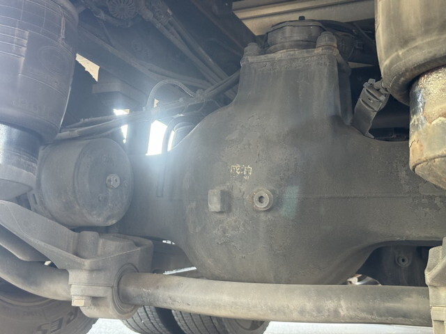 UDトラックスクオン冷蔵冷凍ウイング大型（10t）[写真23]