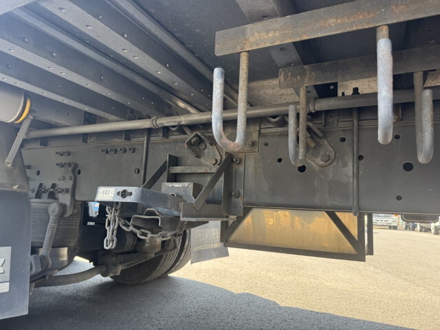 UDトラックスクオン冷蔵冷凍ウイング大型（10t）[写真24]