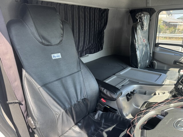 UDトラックスクオン冷蔵冷凍ウイング大型（10t）[写真29]