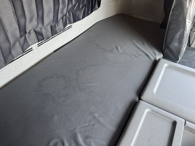 UDトラックスクオン冷蔵冷凍ウイング大型（10t）[写真32]