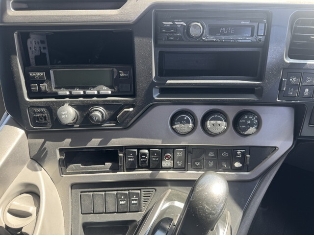 UDトラックスクオン冷蔵冷凍ウイング大型（10t）[写真35]