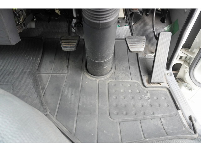 いすゞエルフダブルキャブ（Wキャブ）小型（2t・3t）[写真30]