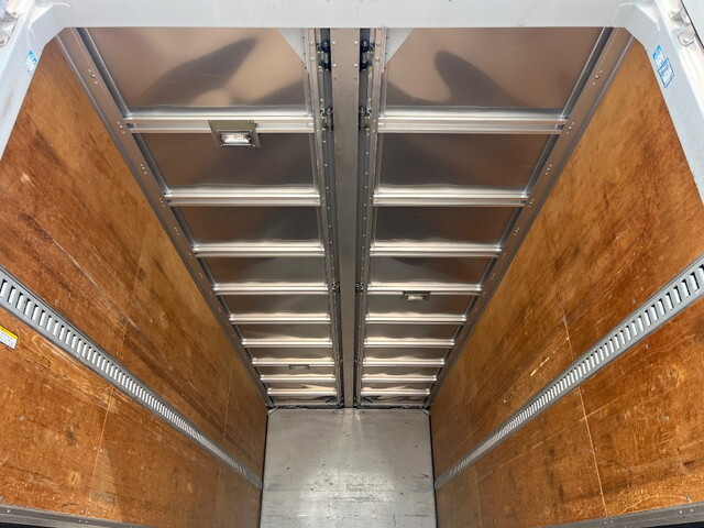 いすゞフォワードアルミウイング中型（4t）[写真05]