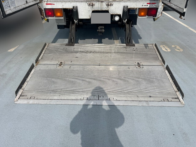 いすゞフォワードアルミウイング中型（4t）[写真06]