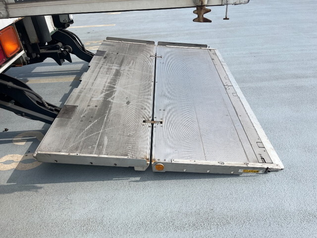 いすゞフォワードアルミウイング中型（4t）[写真07]