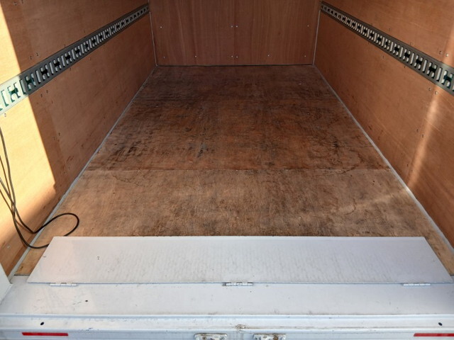 三菱ふそうキャンターアルミバン小型（2t・3t）[写真10]