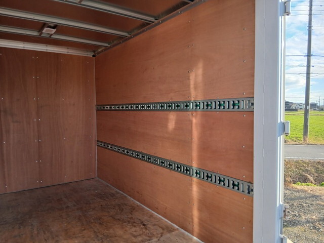 三菱ふそうキャンターアルミバン小型（2t・3t）[写真11]