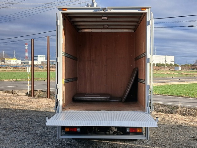 三菱ふそうキャンターアルミバン小型（2t・3t）[写真08]