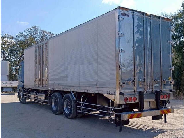 いすゞギガ冷凍車（冷蔵車）大型（10t）[写真02]