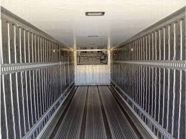 いすゞギガ冷凍車（冷蔵車）大型（10t）[写真09]