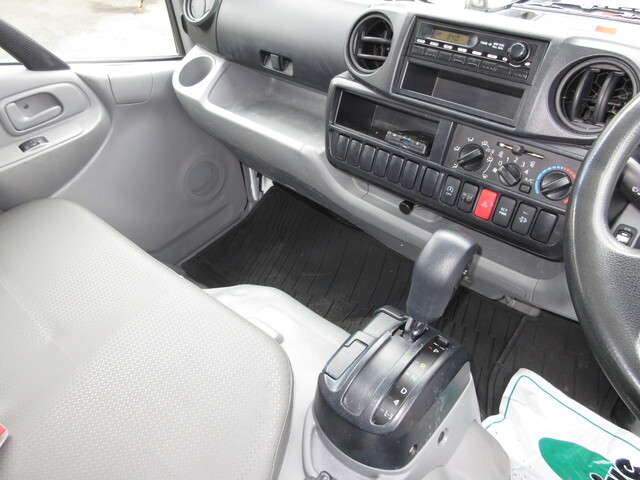 日野デュトロパネルバン小型（2t・3t）[写真23]