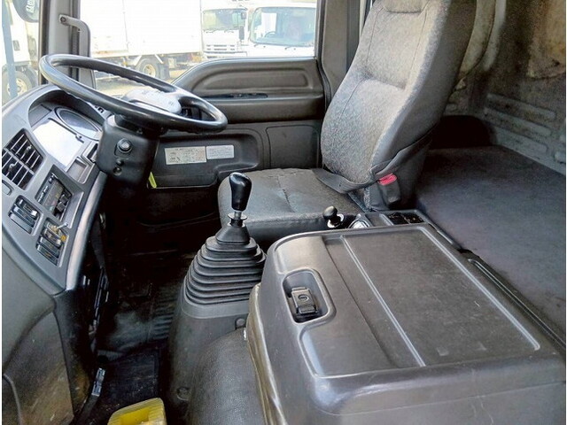 いすゞフォワードバキュームカー中型（4t）[写真17]