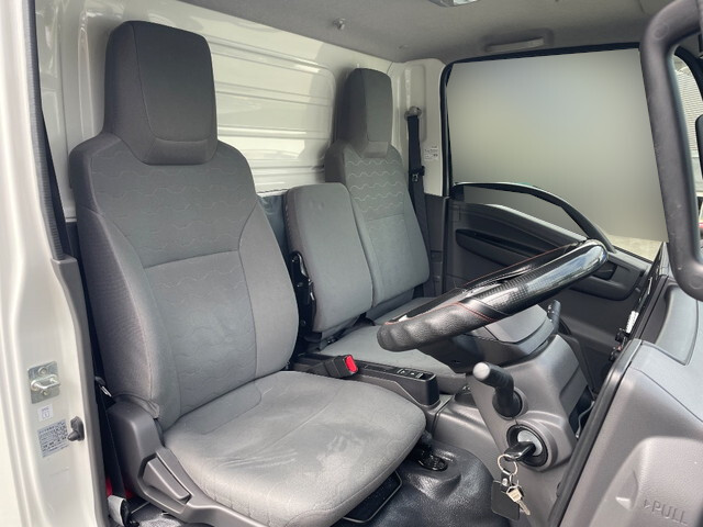 いすゞエルフカーテン車小型（2t・3t）[写真26]