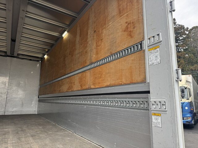 日野レンジャーアルミウイング中型（4t）[写真14]