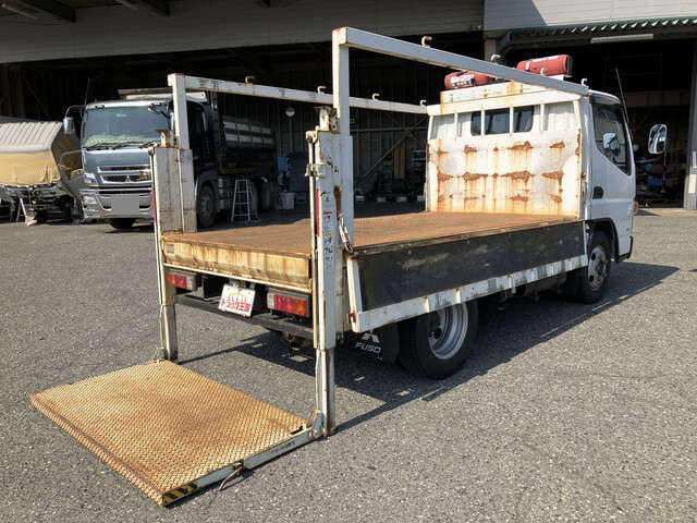 三菱ふそうキャンター平ボディ小型（2t・3t）[写真17]