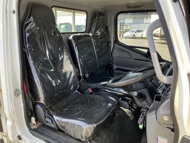 三菱ふそうキャンター平ボディ小型（2t・3t）[写真32]