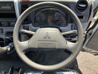 三菱ふそうキャンター平ボディ小型（2t・3t）[写真35]