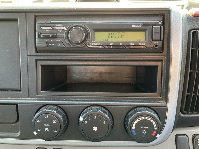 三菱ふそうキャンター平ボディ小型（2t・3t）[写真36]