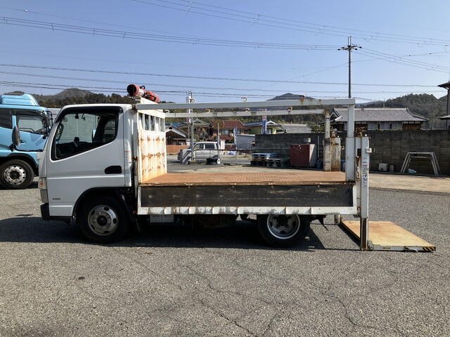 三菱ふそうキャンター平ボディ小型（2t・3t）[写真07]