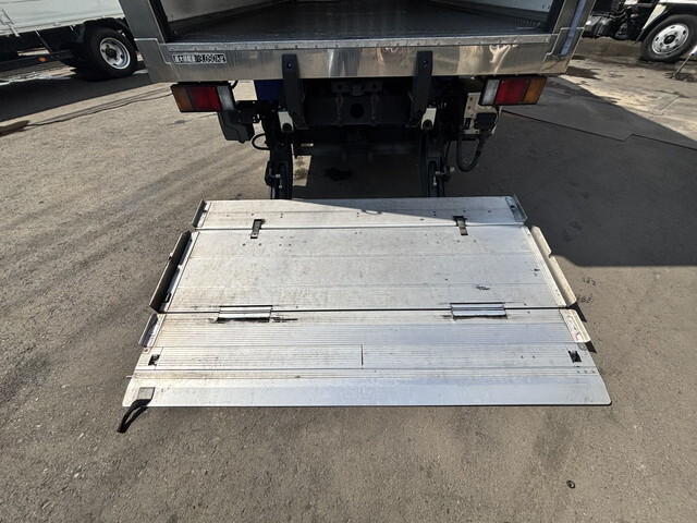 いすゞエルフ冷凍車（冷蔵車）小型（2t・3t）[写真17]