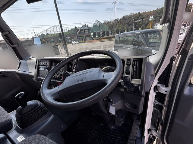 いすゞエルフ冷凍車（冷蔵車）小型（2t・3t）[写真30]