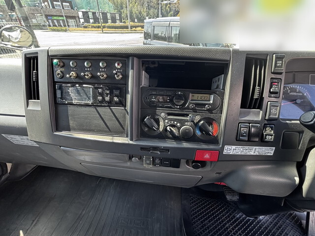 いすゞエルフ冷凍車（冷蔵車）小型（2t・3t）[写真33]