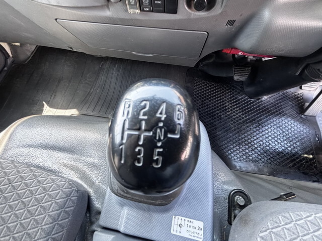 いすゞエルフ冷凍車（冷蔵車）小型（2t・3t）[写真34]