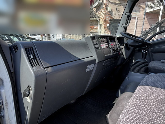 いすゞエルフ冷凍車（冷蔵車）小型（2t・3t）[写真38]