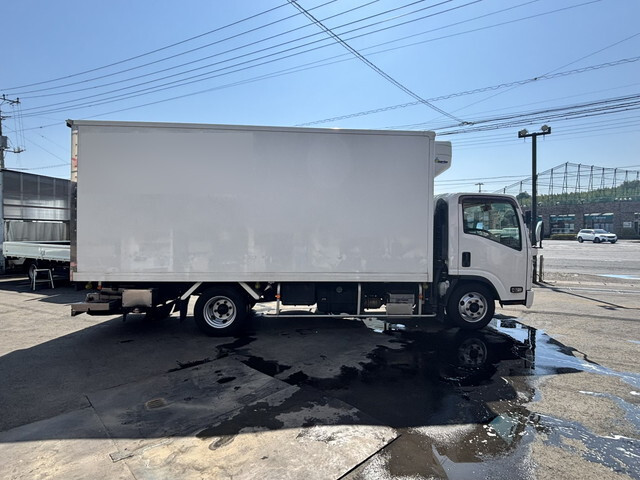 いすゞエルフ冷凍車（冷蔵車）小型（2t・3t）[写真04]