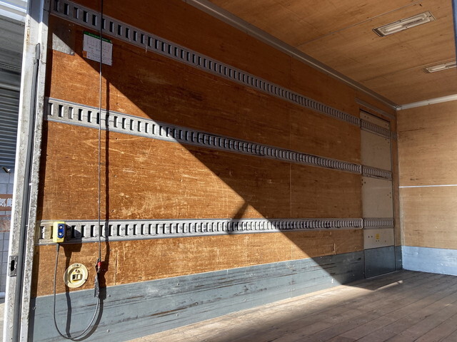 いすゞエルフパネルバン小型（2t・3t）[写真21]