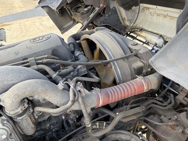 UDトラックスクオン深ダンプ（土砂禁ダンプ）大型（10t）[写真10]