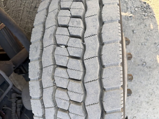 UDトラックスクオン深ダンプ（土砂禁ダンプ）大型（10t）[写真11]