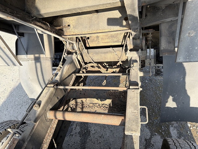 UDトラックスクオン深ダンプ（土砂禁ダンプ）大型（10t）[写真17]