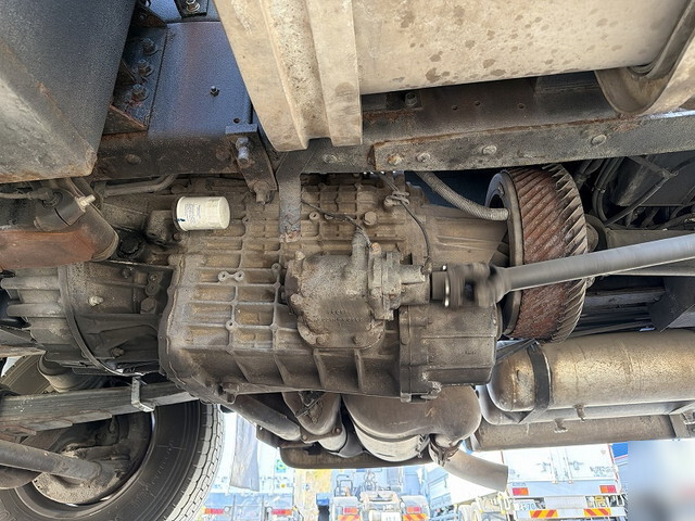 UDトラックスクオン深ダンプ（土砂禁ダンプ）大型（10t）[写真21]