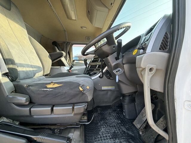 UDトラックスクオン深ダンプ（土砂禁ダンプ）大型（10t）[写真26]