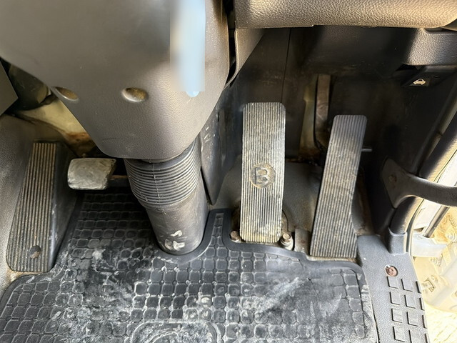 UDトラックスクオン深ダンプ（土砂禁ダンプ）大型（10t）[写真27]