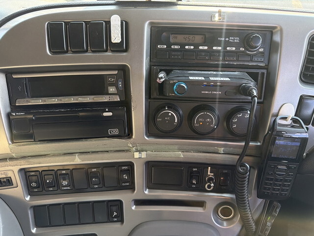 UDトラックスクオン深ダンプ（土砂禁ダンプ）大型（10t）[写真29]