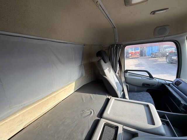 UDトラックスクオン深ダンプ（土砂禁ダンプ）大型（10t）[写真32]