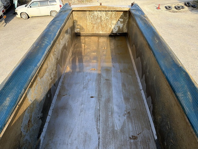 UDトラックスクオン深ダンプ（土砂禁ダンプ）大型（10t）[写真33]