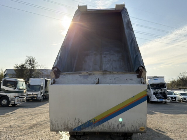 UDトラックスクオン深ダンプ（土砂禁ダンプ）大型（10t）[写真05]