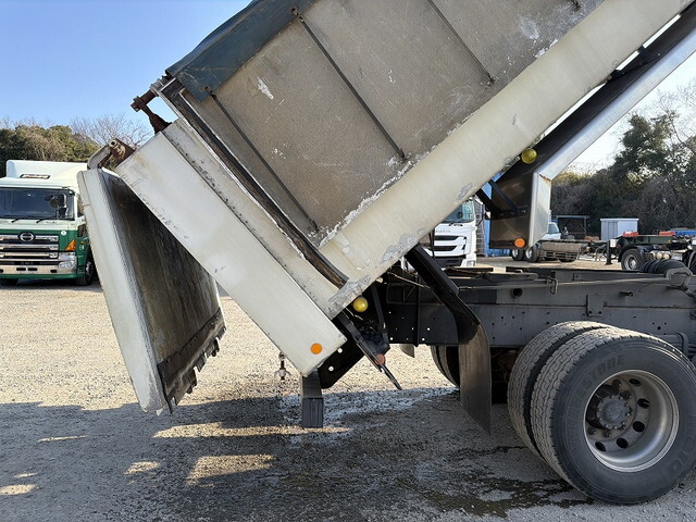 UDトラックスクオン深ダンプ（土砂禁ダンプ）大型（10t）[写真06]