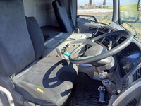 UDトラックスクオントレーラーヘッド（トラクターヘッド）大型（10t）[写真11]