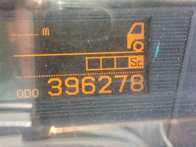 UDトラックスクオントレーラーヘッド（トラクターヘッド）大型（10t）[写真14]