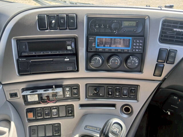 UDトラックスクオントレーラーヘッド（トラクターヘッド）大型（10t）[写真15]