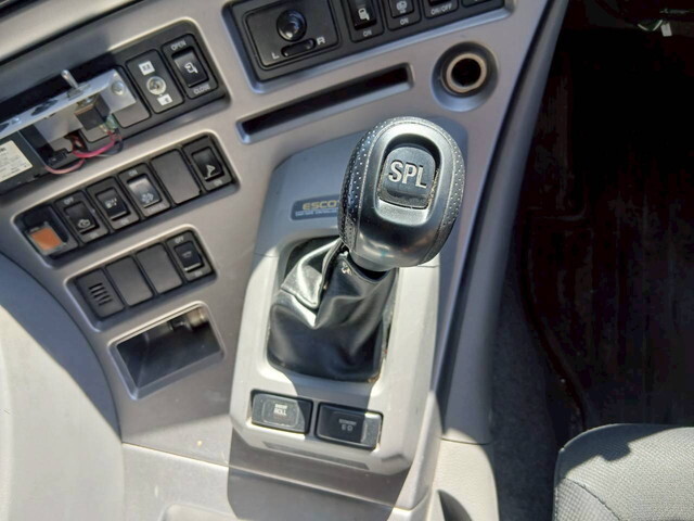 UDトラックスクオントレーラーヘッド（トラクターヘッド）大型（10t）[写真16]