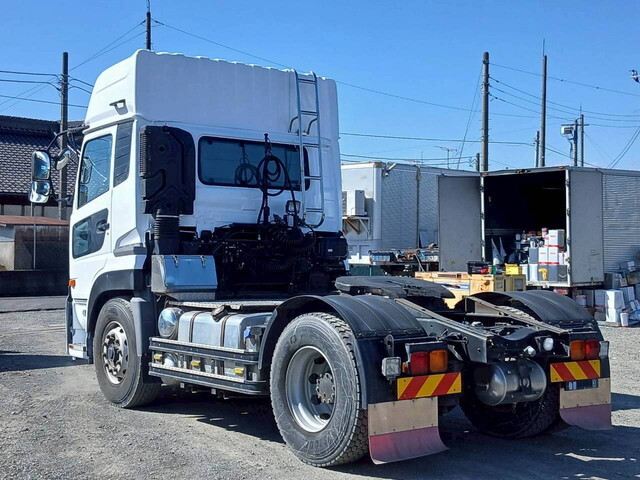 UDトラックスクオントレーラーヘッド（トラクターヘッド）大型（10t）[写真02]