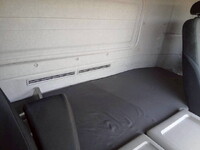 UDトラックスクオントレーラーヘッド（トラクターヘッド）大型（10t）[写真21]